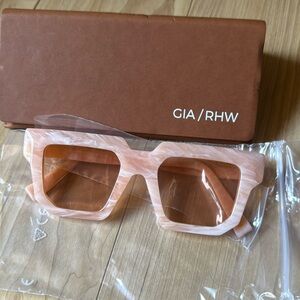 Ophy x GIA RHW - Rosie